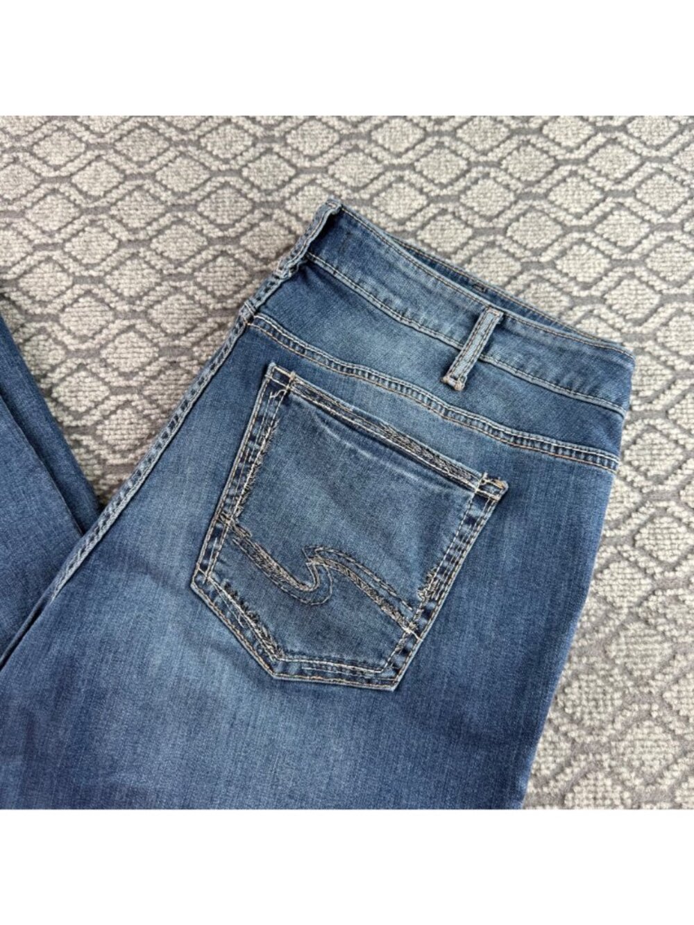 Silver Jeans Suki Bootcut Medium Wash Embroidered Pockets Size 18 L31 - Picture 2 of 15